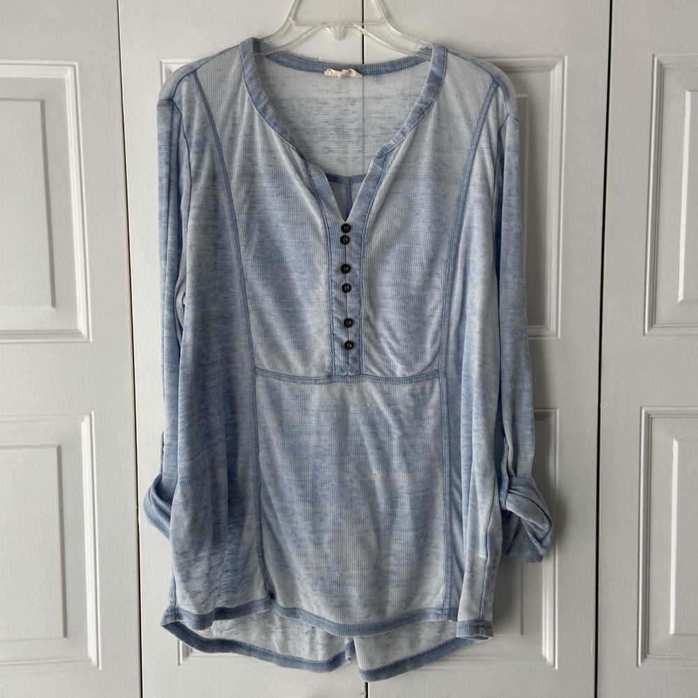Jane and Delancey, Blue Henley style blouse with rolled 3/4 sleeves, Size XL